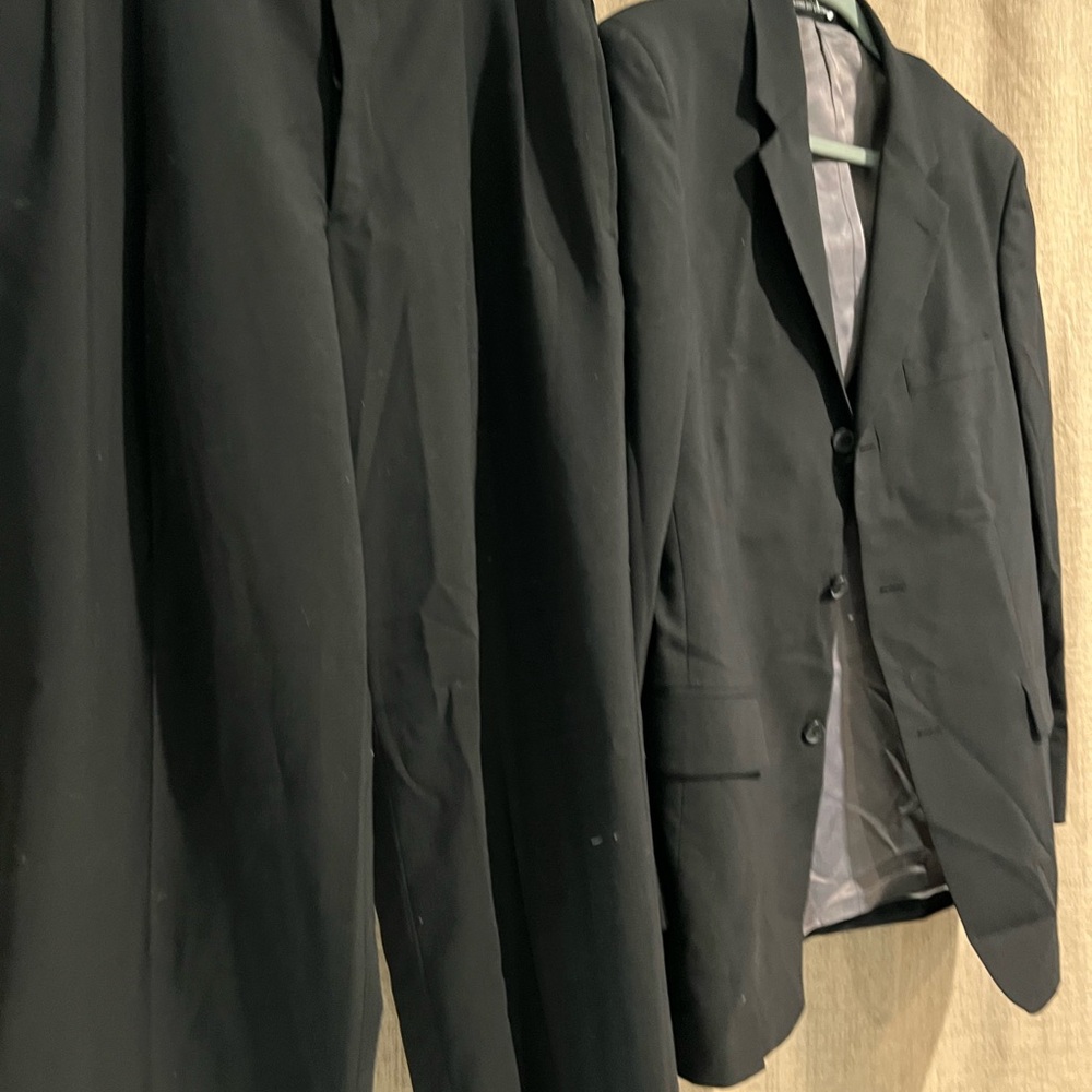 J.Ferrar Classic Men’s Black Wool Suit, 40R jacket, 34x30 pants